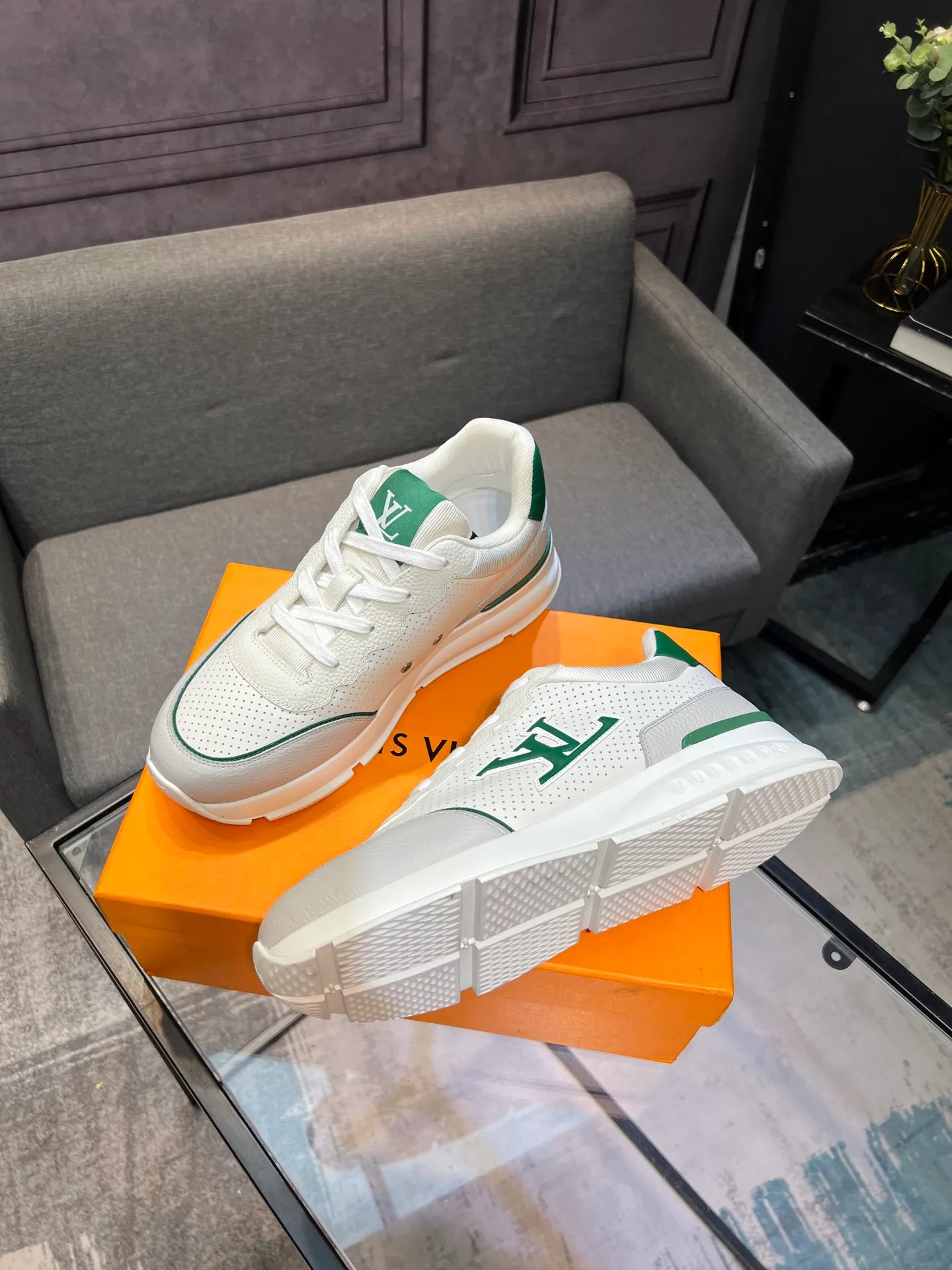 Men's shoes 💰640 LV | Louis Vuitton 2025𝐬𝐬 New spring and summer styles for couples, men's styles come out first. The counter features the latest casual shoes. Hard goods are new🆕 ❥Purchase level! Full of high-end feel! A popular model among bloggers at home and abroad, it’s retro and fashionable and looks amazing on your feet! Wear a lot of happiness! Mainly recommended model on the official website★ ▪️Upper: Original custom-made imported calfskin fabric ▪️Inner lining: breathable gauze imported from Italy ▪️Outsole: rubber foam ➕tpu high-end outsole ▪️Shoe size: 36-44 (customized for 45 and 46)